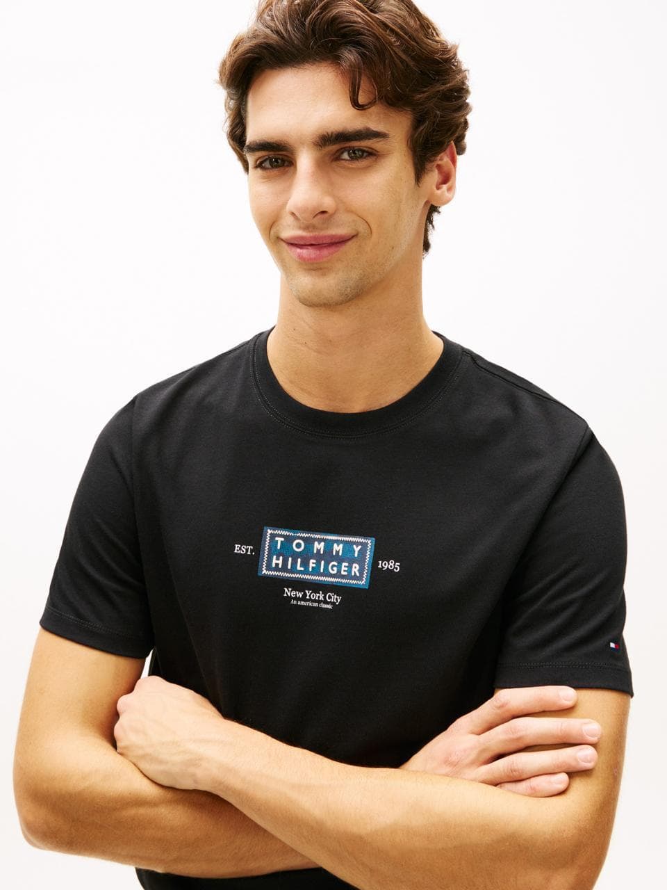 Camiseta Estampada Tommy Hilfiger cor Preto — imagem 1 de 2