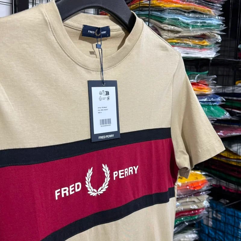 Camiseta Estampada Fred Perry cor Bege — imagem 1 de 1