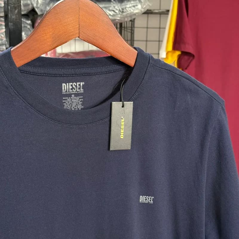 Camiseta Basica Diesel Minimalista cor Azul Marinho — imagem 1 de 1