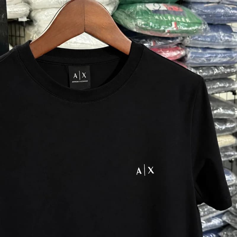 Camiseta Basica Armani Exchange cor Preta — imagem 1 de 1