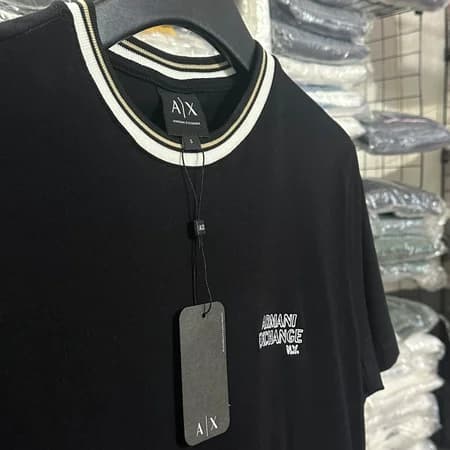Camiseta Estampada Armani Exchange cor Preto — imagem 1 de 1