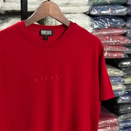 Camiseta Basica Diesel Central cor Vermelha — imagem 1 de 1