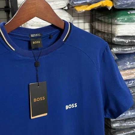 Camiseta Estampada Hugo Boss cor Azul Royal — imagem 1 de 2